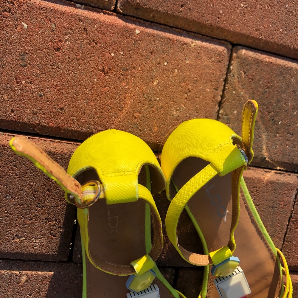 Aldo Neon Yellow Sandals with Geometric Accents - Picture 4 of 11